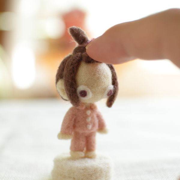羊毛フェルト人形 モモ